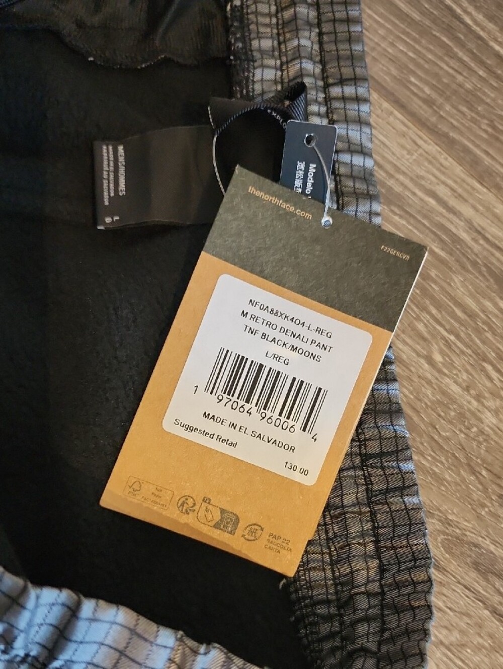 NEW WITH TAGS! The North Face Mens Black Retro Denali With Gray Knee Patches - Picture 4 of 7
